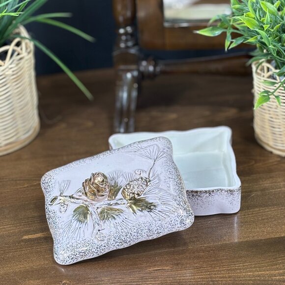 Vintage Lefton Trinket Box Soft Pink and Gold Glazed Ceramic Jewelry Box - Picture 1 of 14